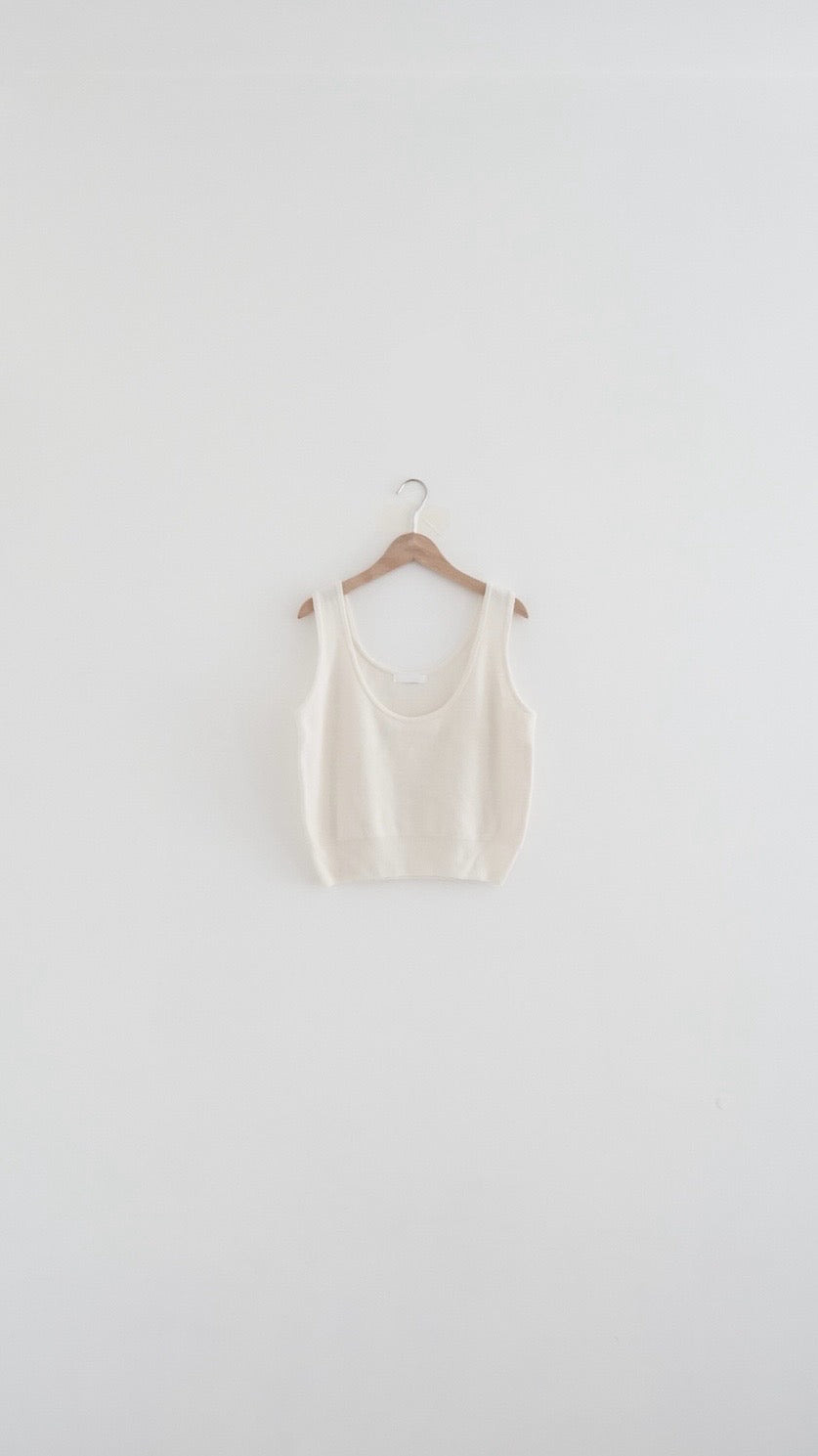 lucien round vest in white (pre-order)