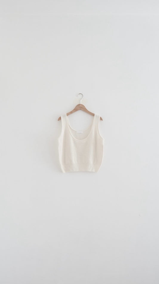 lucien round vest in white (pre-order)
