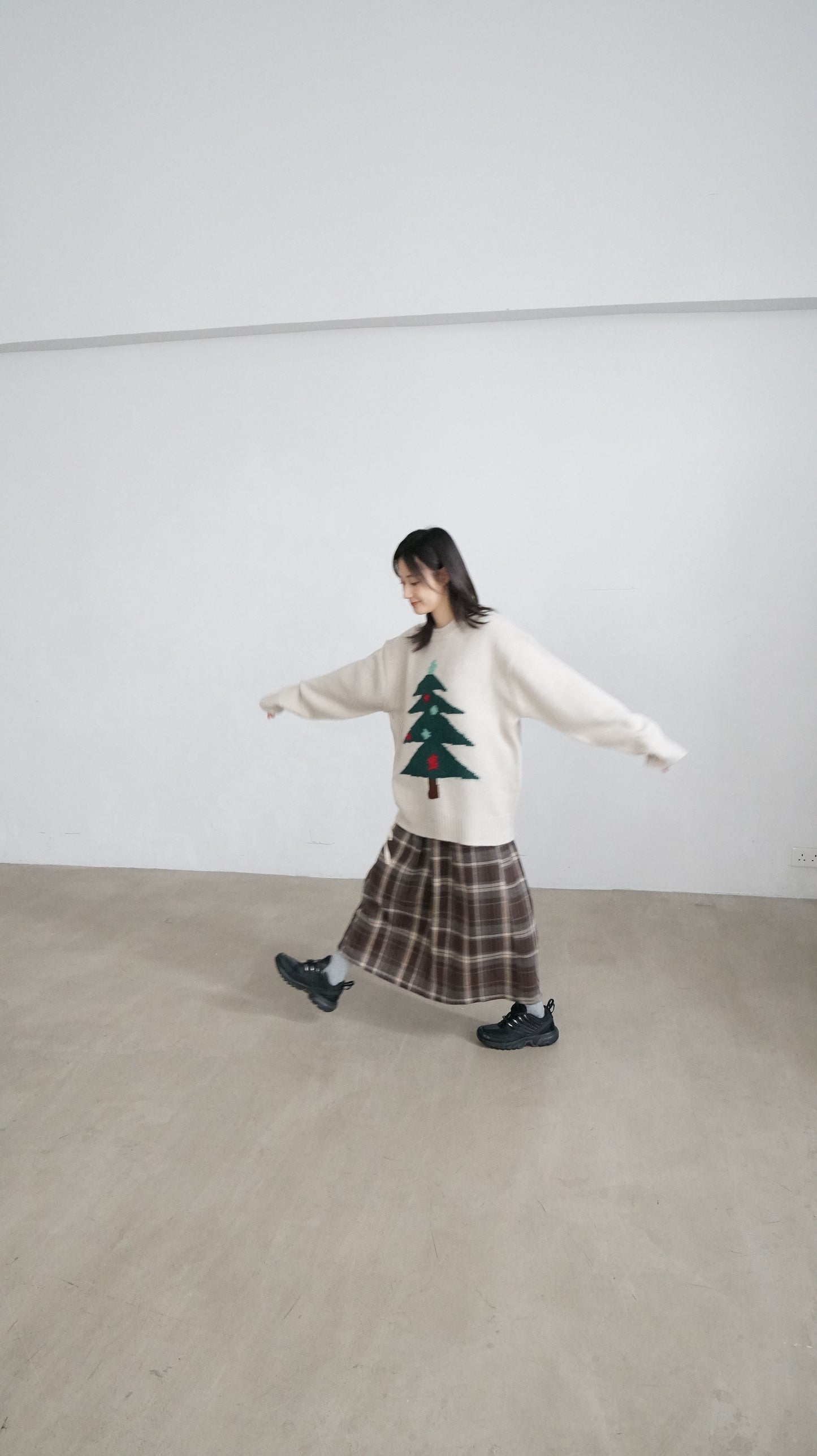 unisex christmas tree sweater in ivory (pre-order)