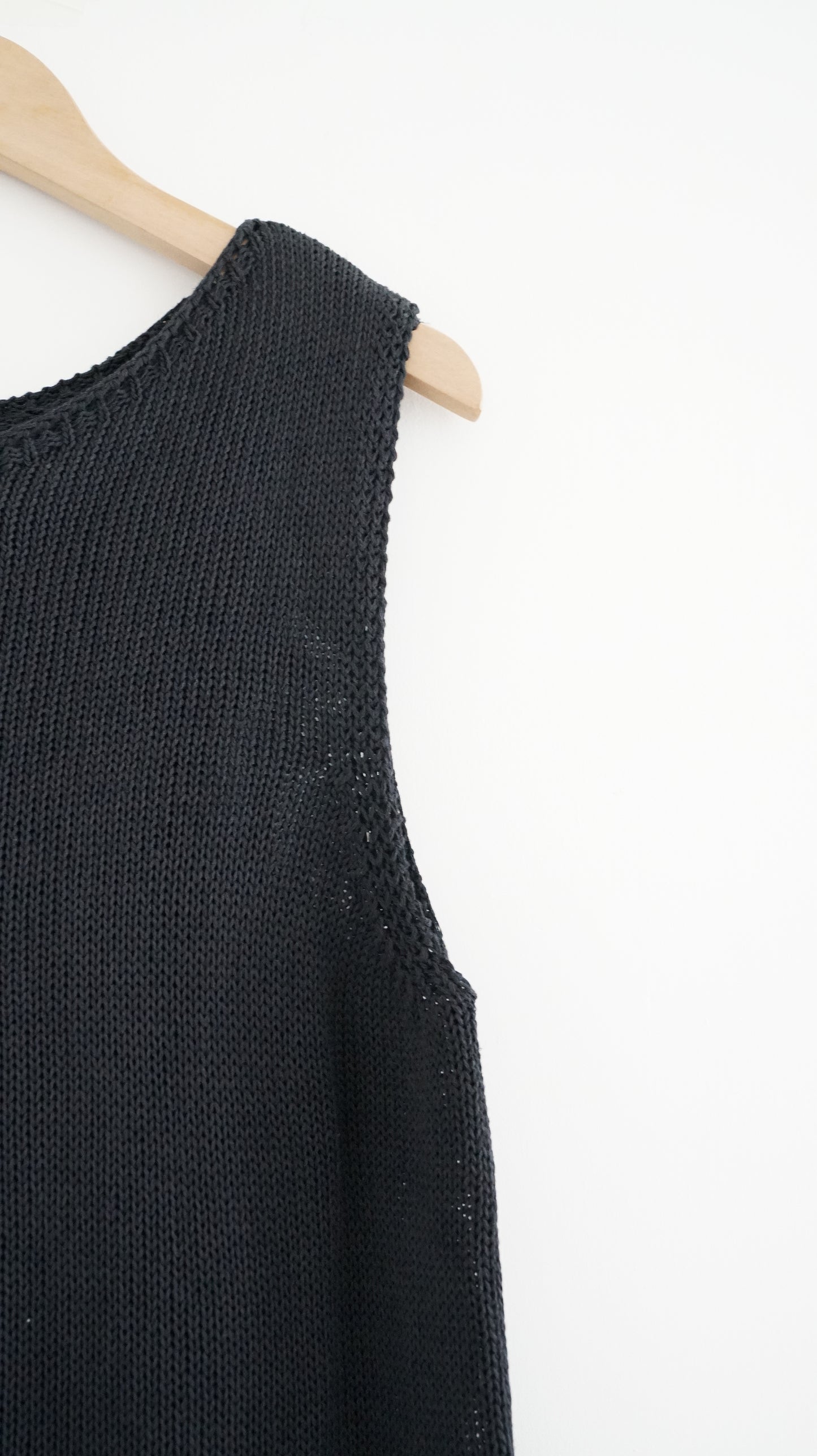 basic u-neck linen top in black (pre-order)