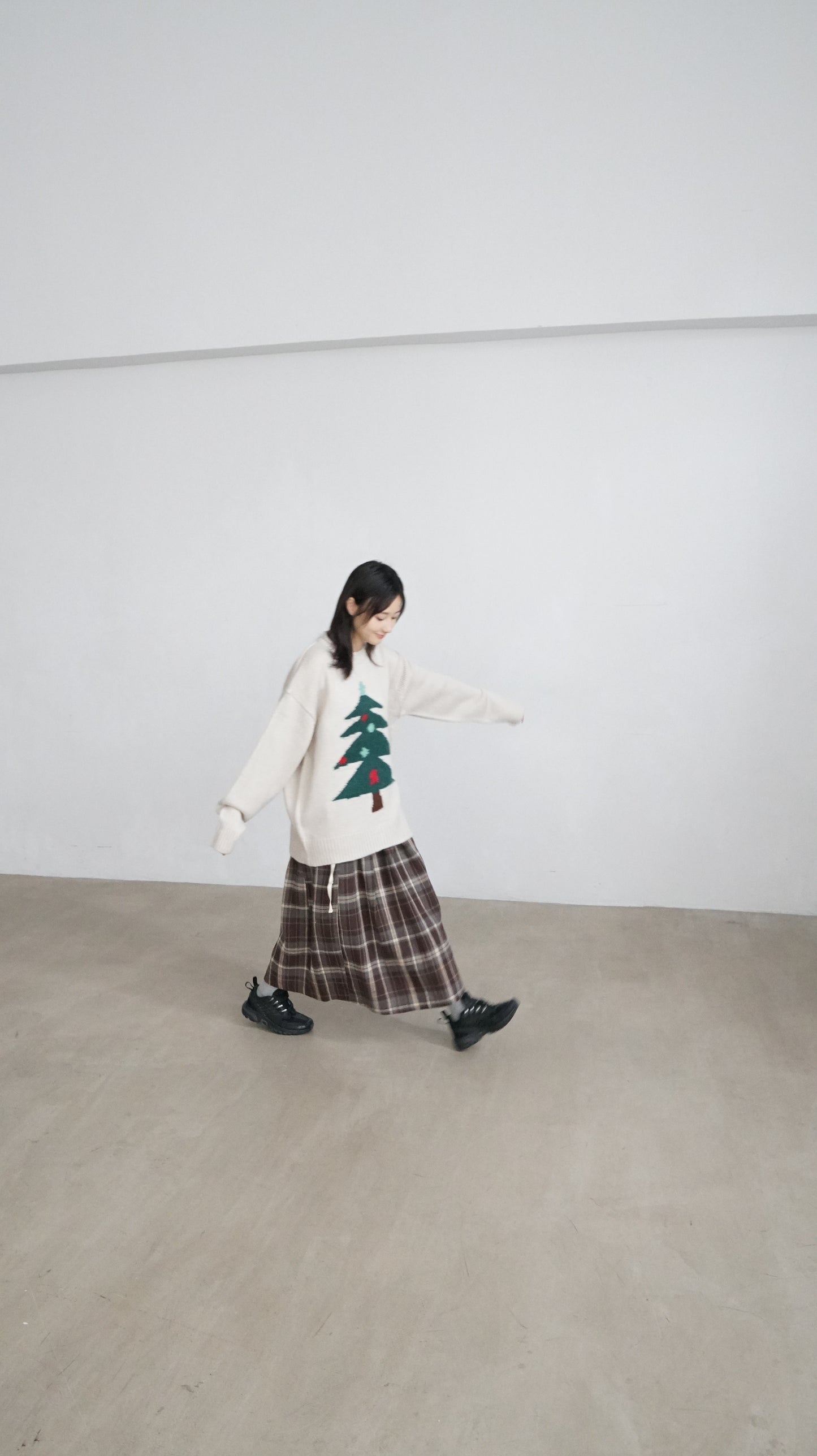 unisex christmas tree sweater in ivory (pre-order)