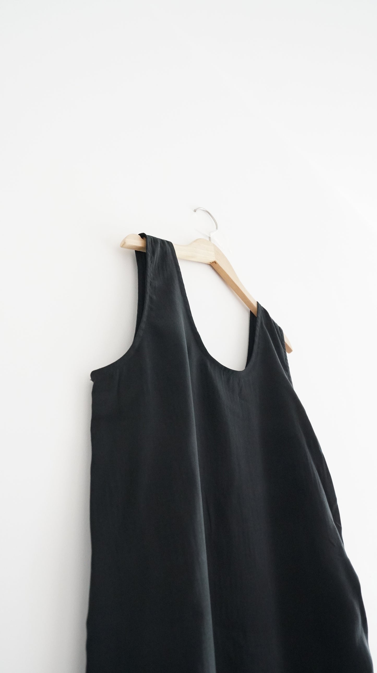 high-end minimalist dress top in black