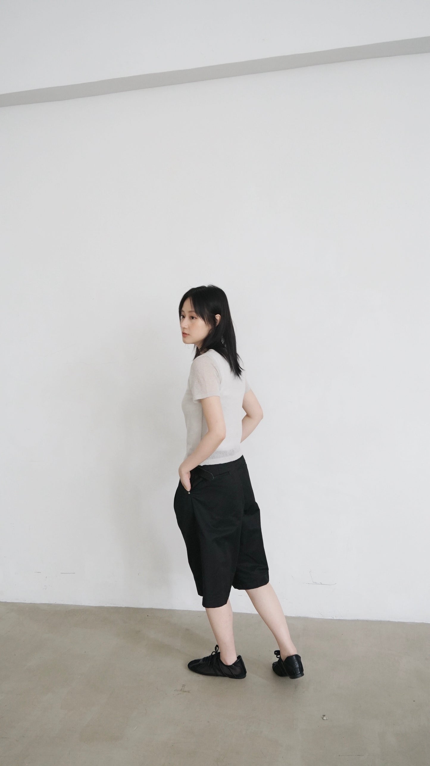 wided-leg suit shorts in black (pre-order)