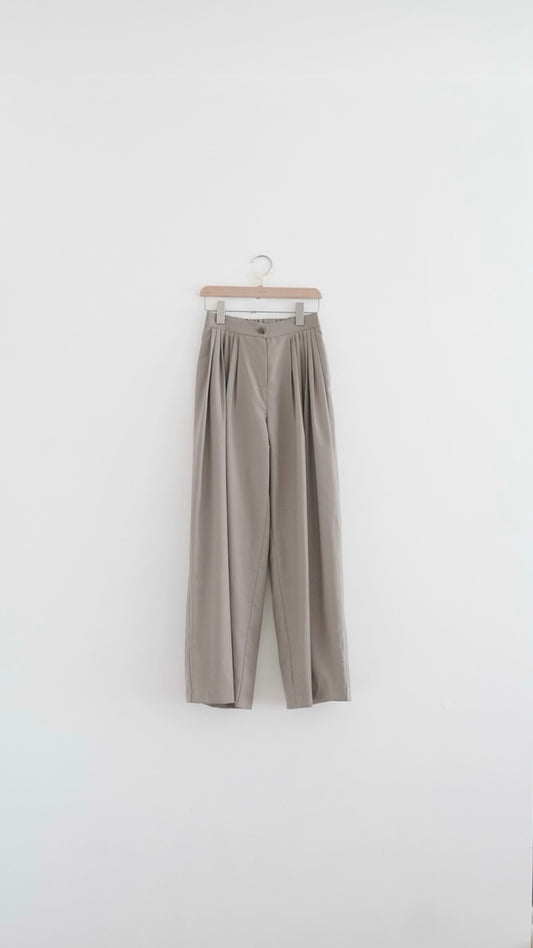 yoru pleated wide-leg trousers in beige (pre-order)