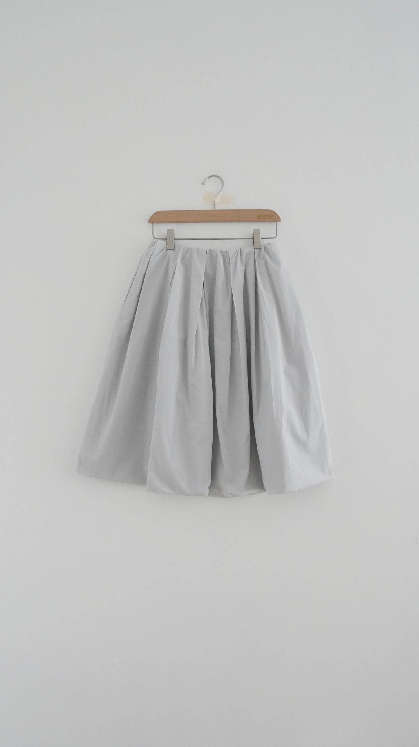 meri skirt in light grey ( pre-order )