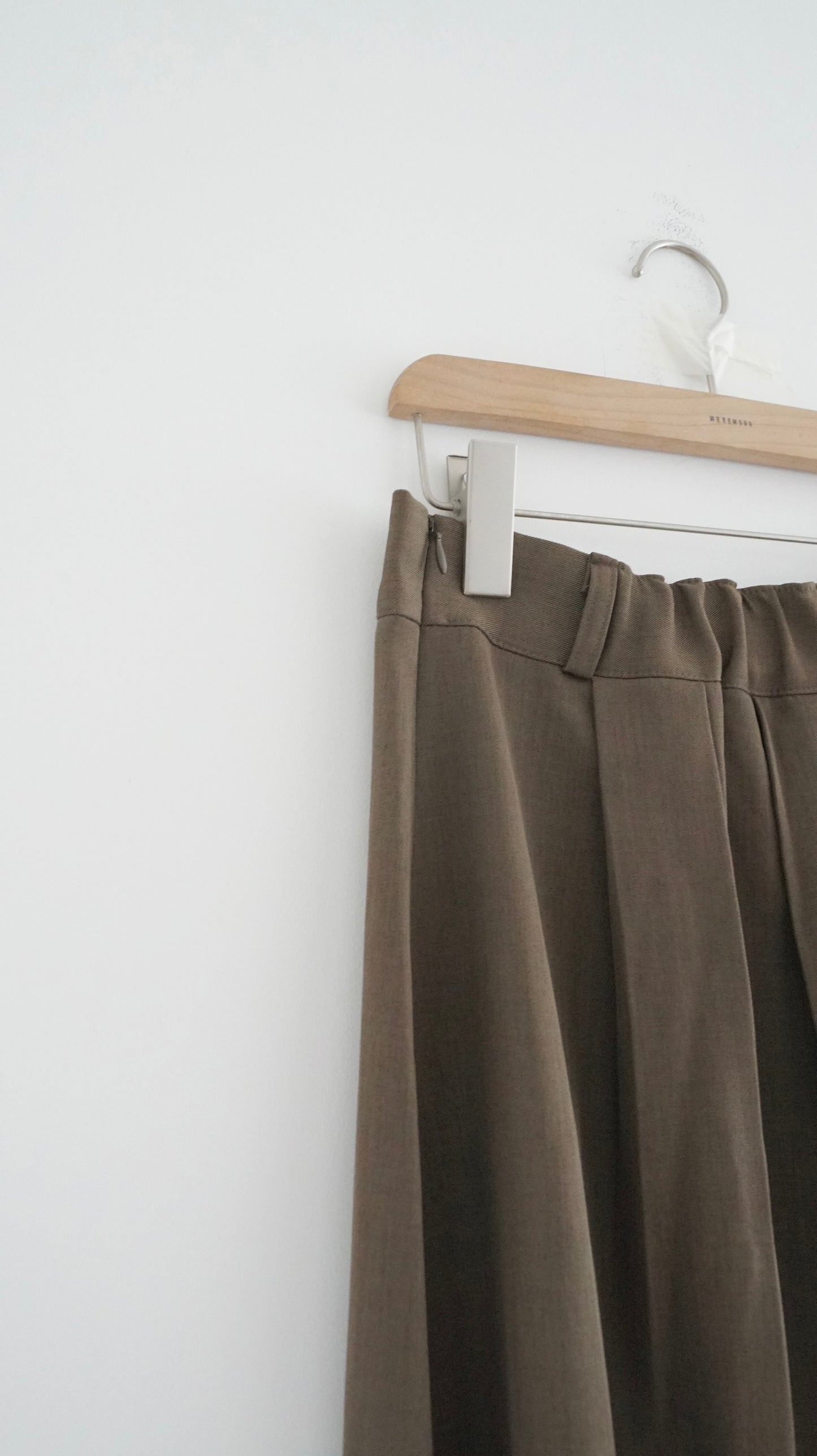 causal pleated knee-length skirt in khaki (pre-order)