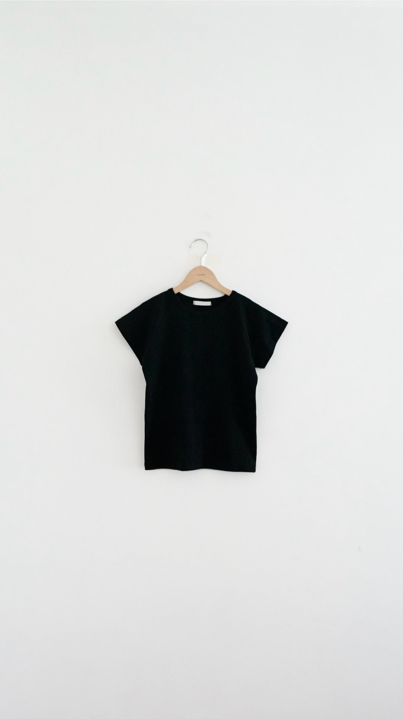 clean fit raglan sleeve tee in black (pre-order)