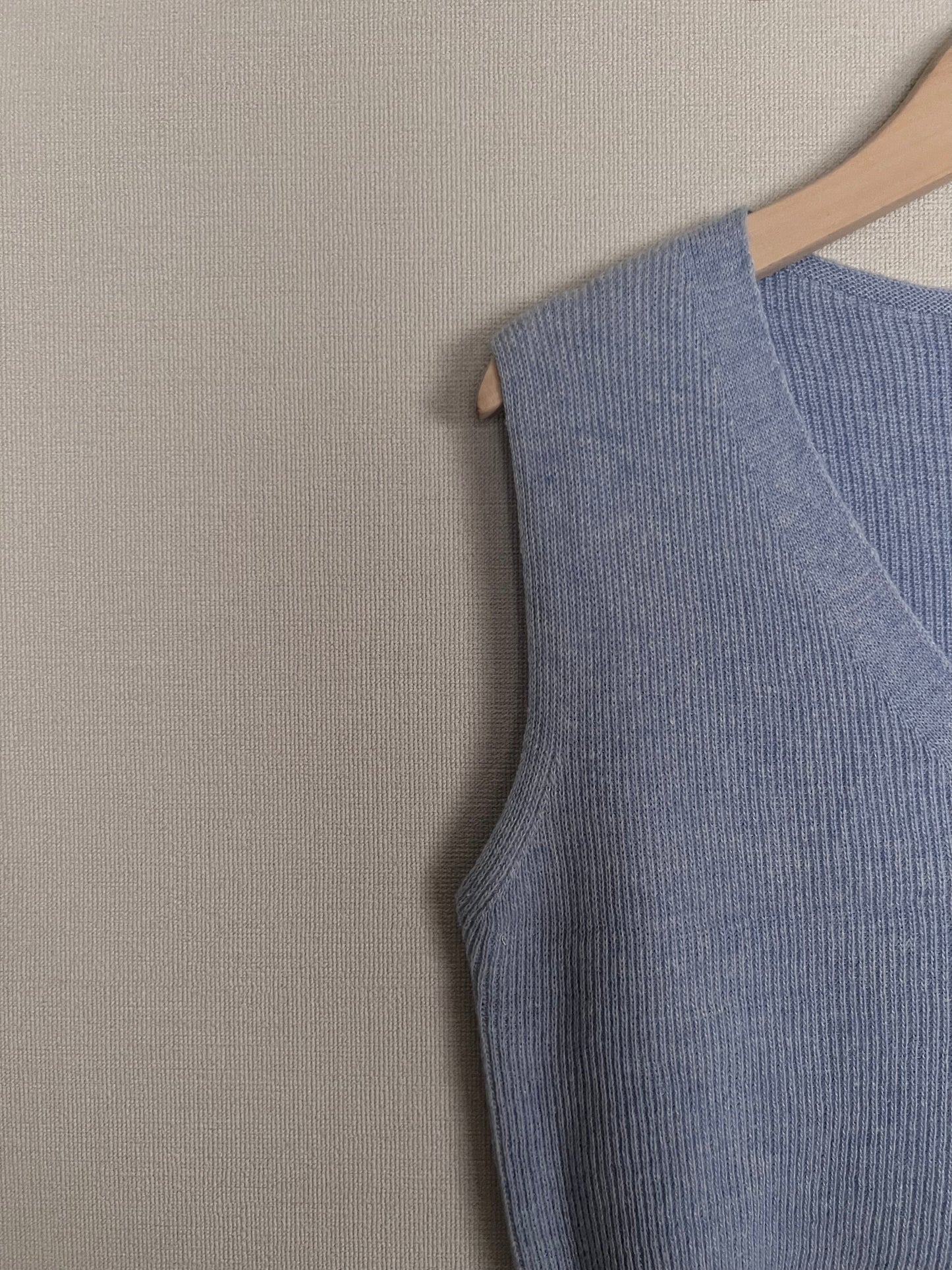 minimalist linen vest in sora (pre-order)