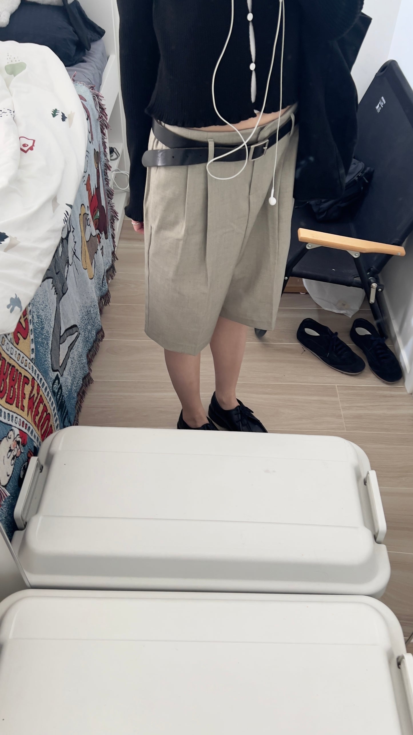 victoria tailored shorts in khaki (pre-order)