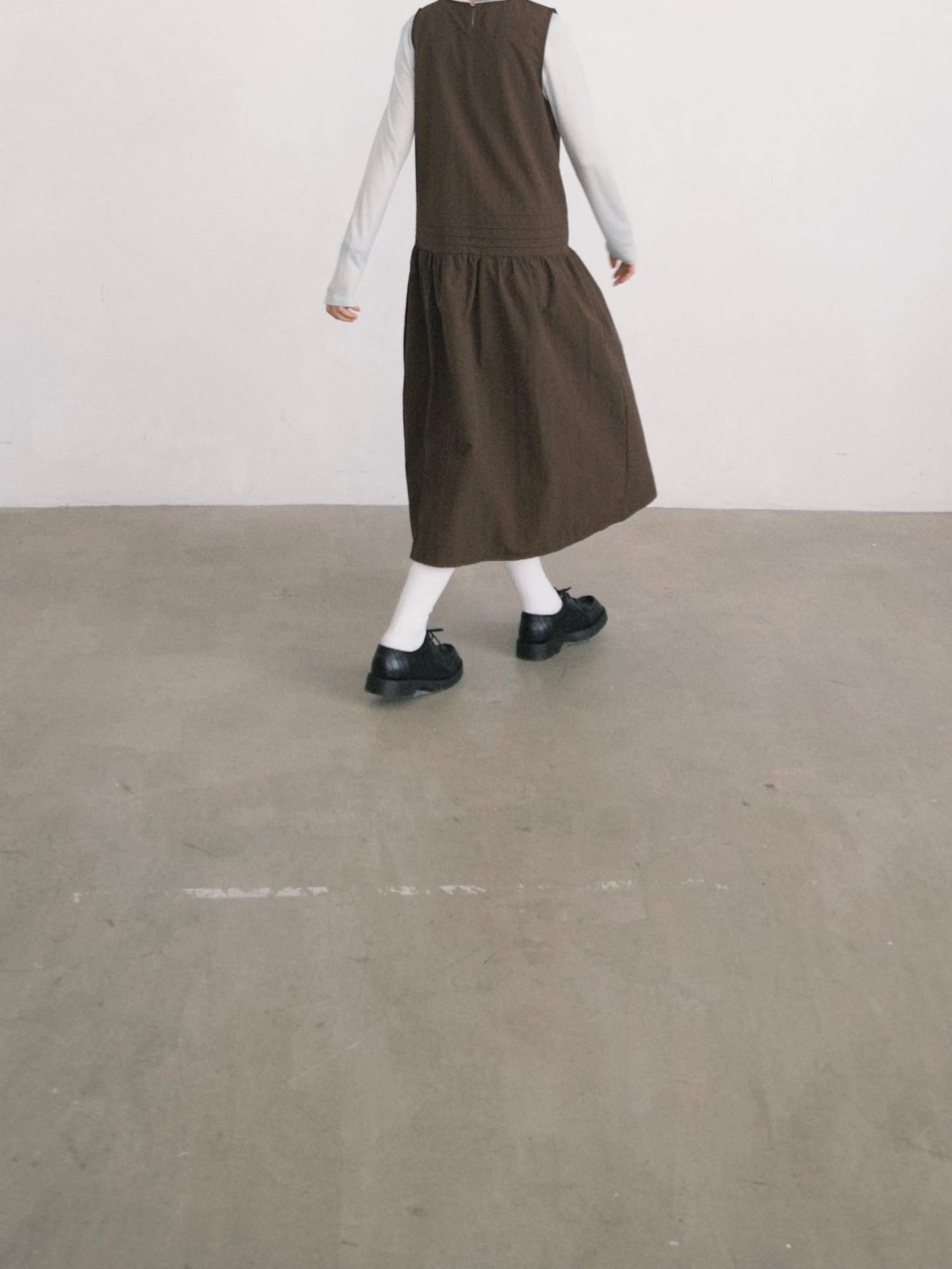 pleatlow dress in brown ( pre-order )