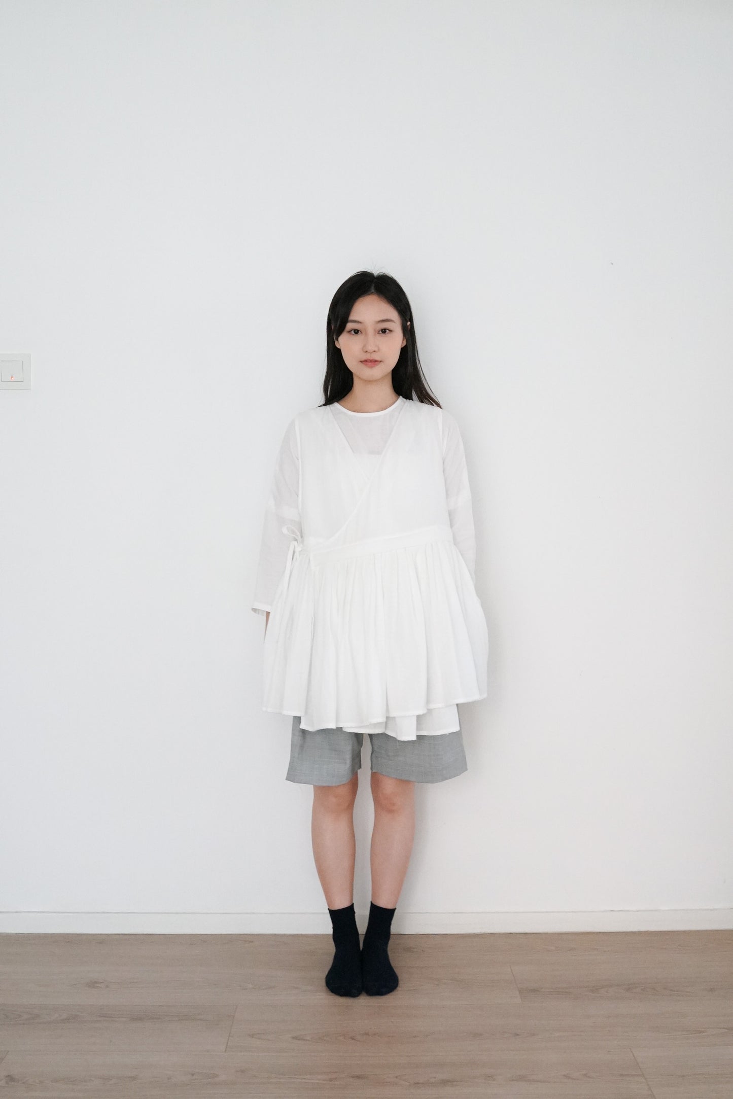 yui vest white