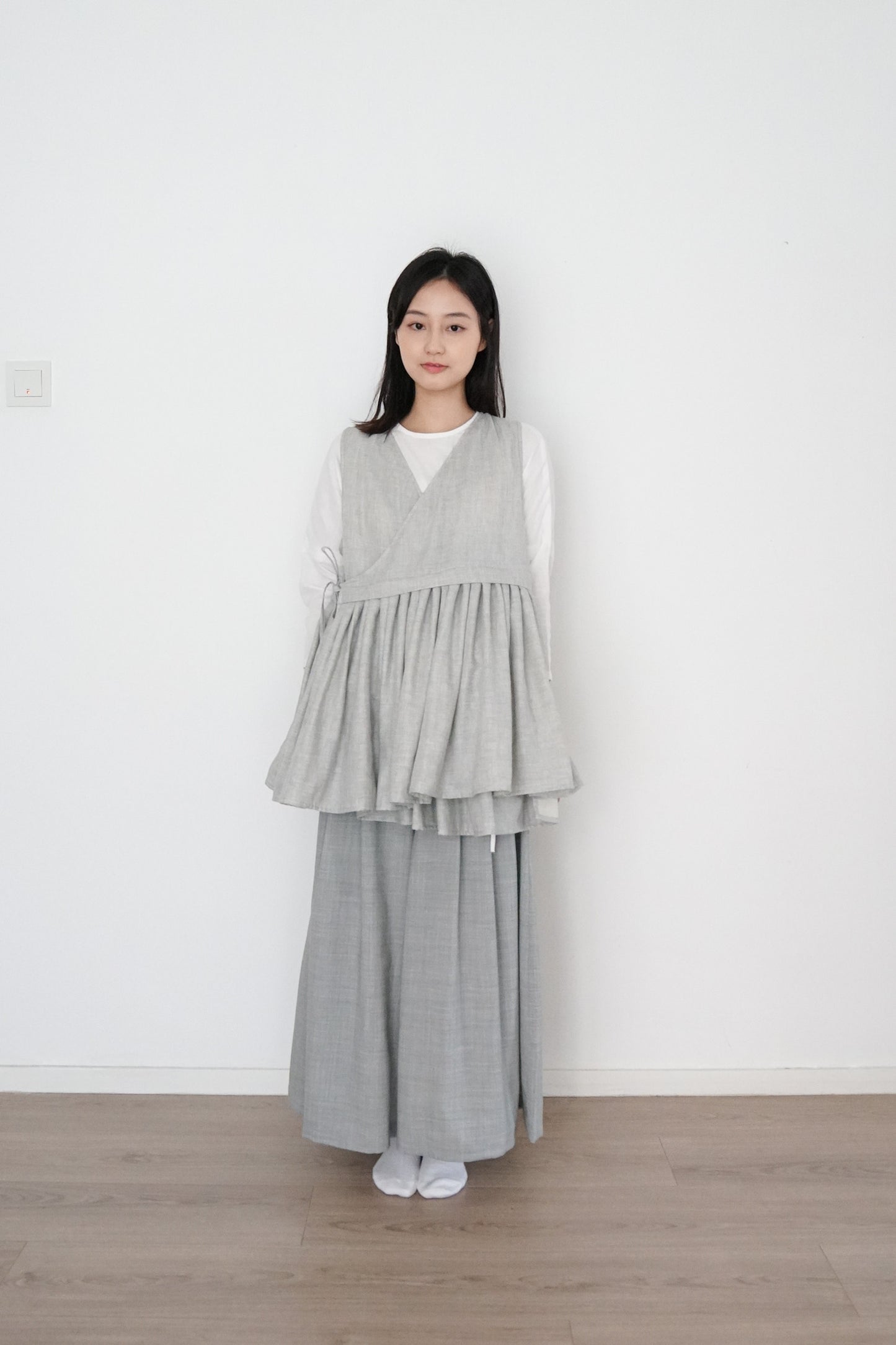 yui vest grey