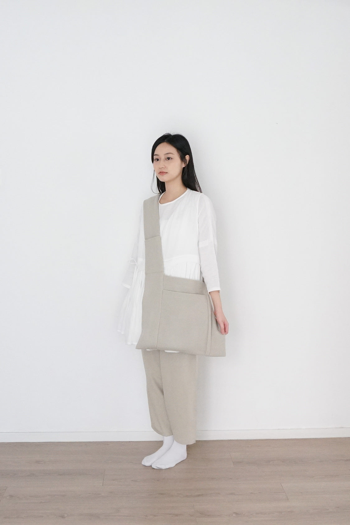 yui vest white